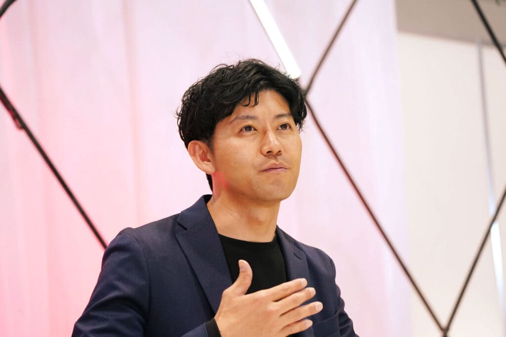 インタビューに応じるTIB Stundetsサポーターの池田巧氏。