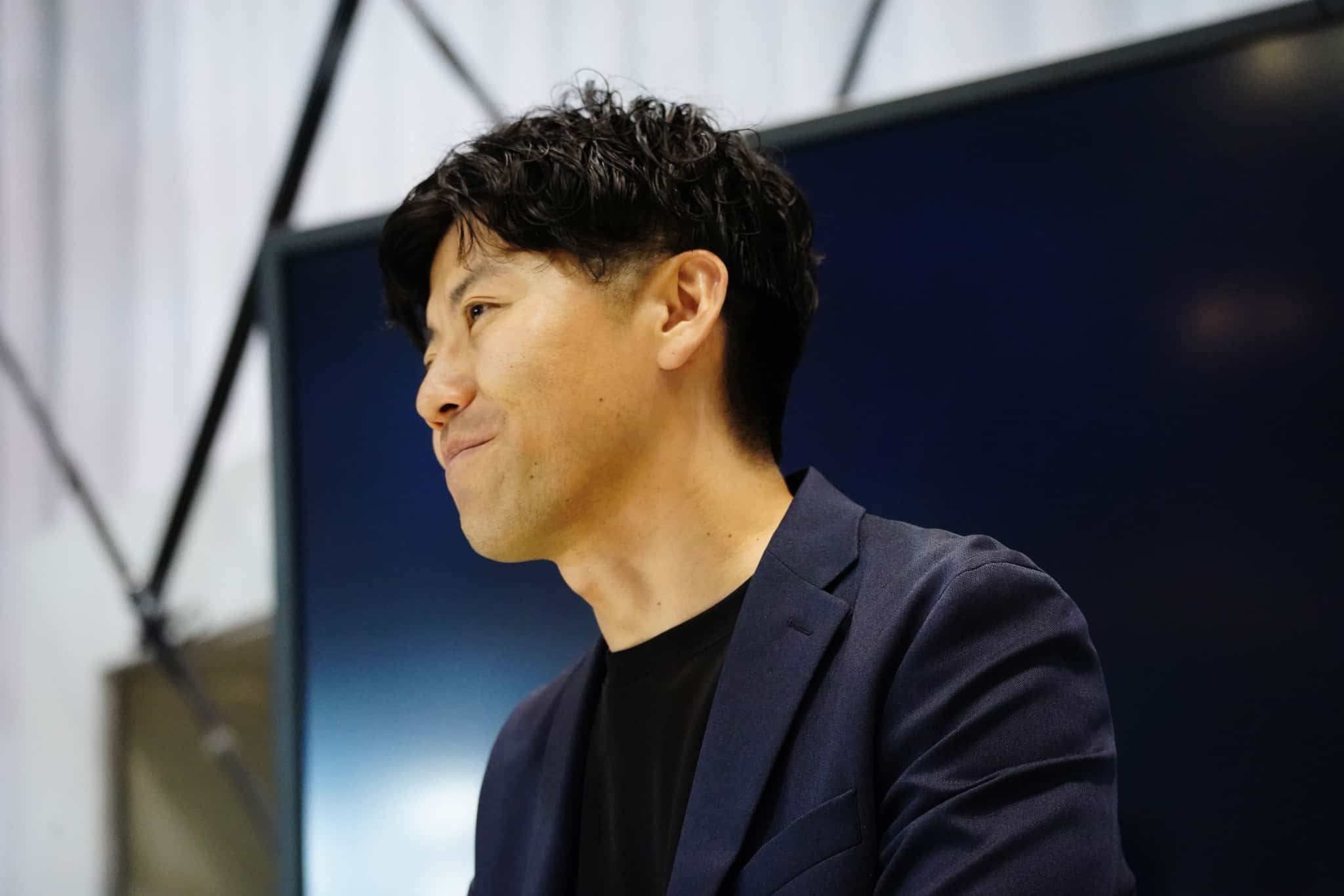 笑顔を見せながら、当プログラムの価値を語る池田巧氏。